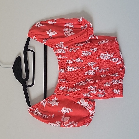 Red floral crop top - Picture 2 of 2
